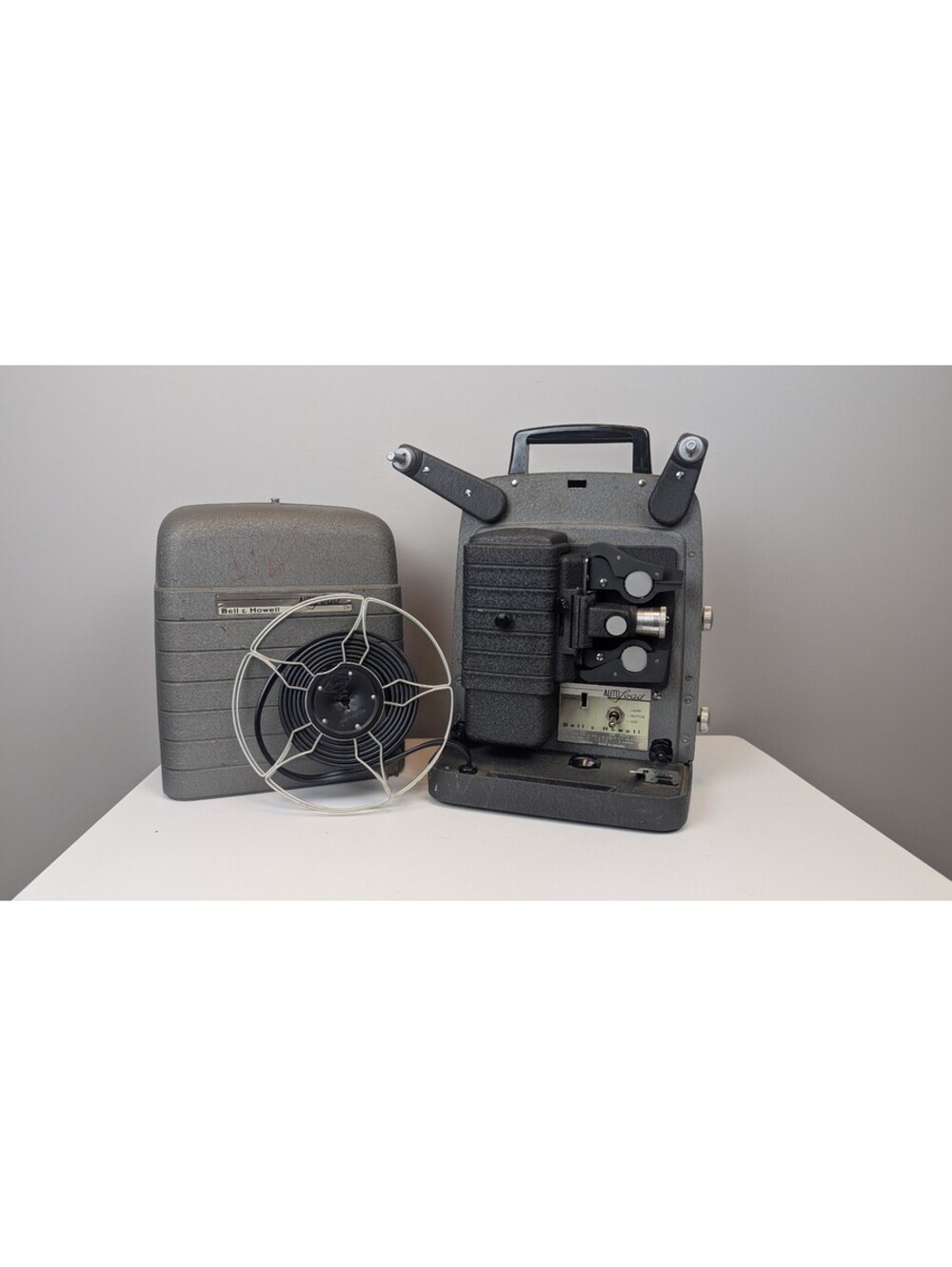 Vintage Bell & Howell AutoLoad Model 353 8mm Movie Projector w/ Case Reel Manual